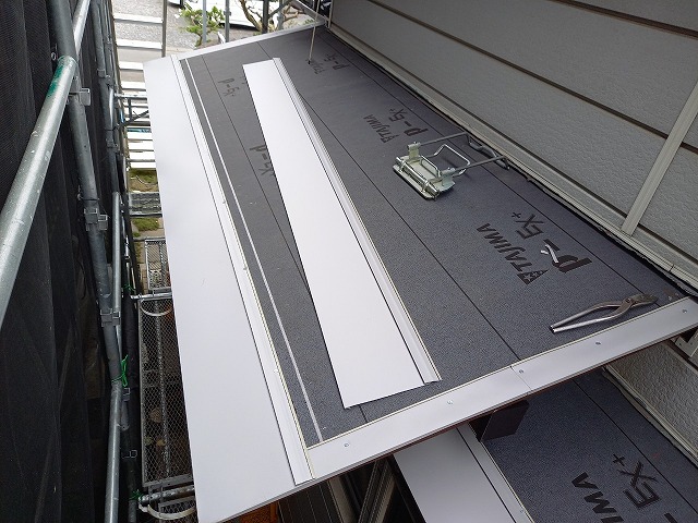 石岡市庇屋根の補修工事